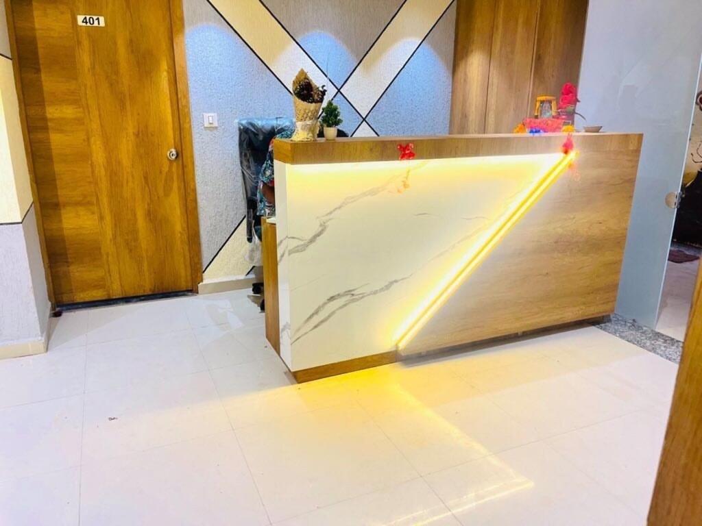 Oyo Florence Hotel Surat Bagian luar foto